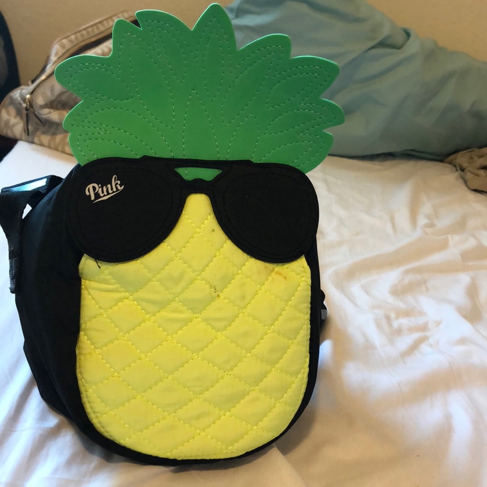 Pineapple pink lunch bag.